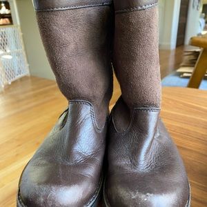 UGG Riverton Boys brown leather and suede shearling lined boots